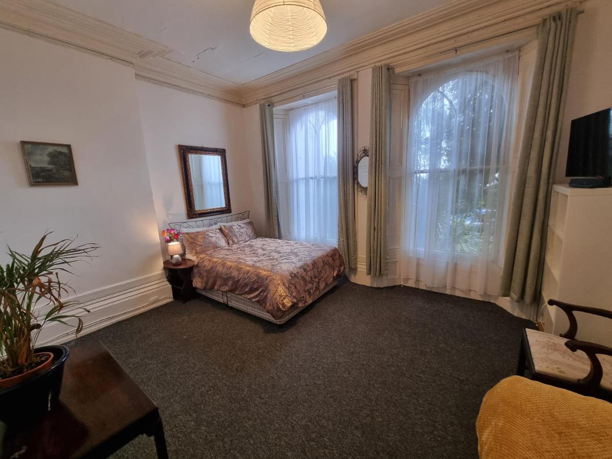 Large Flat Next To Port, Cliffs, Beach With Parking Дувър Екстериор снимка